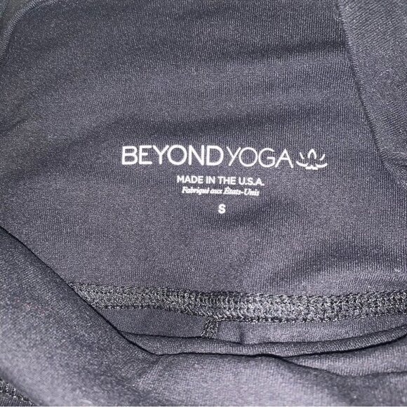 Beyond Yoga Leggings Size Small Black Leopard Back Me Up High Waisted 7/8 Length - Picture 9 of 10